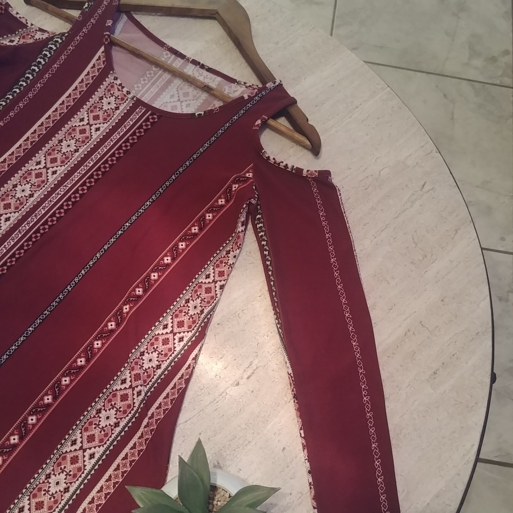 OPEN SHOULDER BURGUNDY DRESS